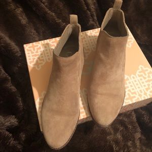 Gianni Bini genuine suede booties